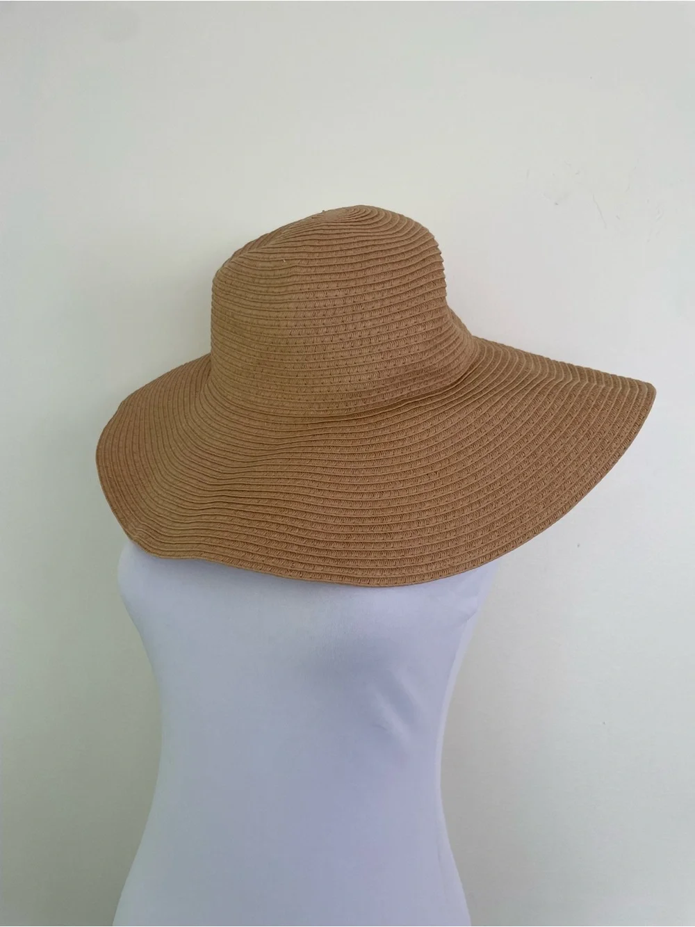 Old Navy Wide-Brim Straw Sun Hat in Totally Natural Tan Camel